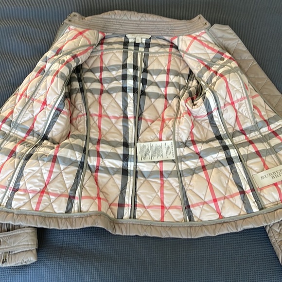 Burberry Quilted Jacket. Size XS - Picture 3 of 10